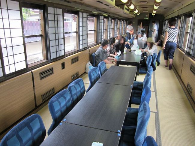 楽しい乗り物シリーズ、<br /><br />今回は、ＪＲ東日本「お座敷平泉文化遺産」号。<br /><br />仙台と世界文化遺産に登録されたばかりの<br /><br />平泉を結ぶお座敷列車です。<br /><br />「青春18きっぷ」で利用できるおトクな<br /><br />観光列車に乗車してみました。 <br /><br /><br />★楽しい乗り物シリーズ<br /><br />ＳＬニセコ号＆美深トロッコ(北海道)<br />http://4travel.jp/travelogue/10588129<br />富士登山電車(山梨)<br />http://4travel.jp/travelogue/10418489<br />旭山動物園号（北海道）<br />http://4travel.jp/travelogue/10431501<br />カシオペア(北海道)<br />http://4travel.jp/travelogue/10578381<br />おおぼけトロッコ号(徳島)<br />http://4travel.jp/travelogue/10590175<br />ＳＬ会津只見号（福島）<br />http://4travel.jp/travelogue/10561966<br />トロッコ列車「シェルパ君」（群馬）<br />http://4travel.jp/travelogue/10521246　　<br />つばめ＆はやとの風＆しんぺい（鹿児島＆熊本）<br />http://4travel.jp/travelogue/10577148<br />牛川の渡し（愛知）<br />http://4travel.jp/travelogue/10519148<br />ＤＭＶ（デュアル・モード・ビークル）（北海道）<br />http://4travel.jp/travelogue/10462428<br />ツインライナー＆浦賀渡し船（神奈川）<br />http://4travel.jp/travelogue/10514989<br />リンガーベル＆我入道の渡し（静岡）<br />http://4travel.jp/travelogue/10519012<br />ＪＲ西日本「鬼太郎列車」（鳥取）<br />http://4travel.jp/travelogue/10439595<br />奥出雲おろち号(島根)<br />http://4travel.jp/travelogue/10595300<br />富良野・美瑛ノロッコ号(北海道)<br />http://4travel.jp/travelogue/10613668<br />岡山電気軌道「たま電車」（岡山）　<br />http://4travel.jp/travelogue/10416889<br />小田急ロマンスカー「サルーン席」（神奈川）<br />http://4travel.jp/traveler/satorumo/album/10448952/<br />お座敷列車「桃源郷パノラマ」号（山梨）<br />http://4travel.jp/traveler/satorumo/album/10447711/<br />「お座敷うつくしま浜街道」号（茨城）<br />http://4travel.jp/traveler/satorumo/album/10435948/<br />小堀の渡し（茨城）<br />http://4travel.jp/traveler/satorumo/album/10425647/<br />こうや花鉄道「天空」（和歌山）<br />http://4travel.jp/traveler/satorumo/album/10427331/<br />たま電車＆おもちゃ電車＆いちご電車（和歌山）<br />http://4travel.jp/traveler/satorumo/album/10428754/<br />「世界一長い」モノレール（徳島）<br />http://4travel.jp/traveler/satorumo/album/10450801/<br />そよ風トレイン117（愛知・静岡）<br />http://4travel.jp/traveler/satorumo/album/10492138/<br />リゾートビューふるさと（長野）<br />http://4travel.jp/traveler/satorumo/album/10515819/<br />ＳＬひとよし＆ＫＵＭＡ＆いさぶろう（熊本）<br />http://4travel.jp/traveler/satorumo/album/10421906/<br />みすゞ潮彩号（山口）<br />http://4travel.jp/traveler/satorumo/album/10450814/<br />ボンネットバスで行く小樽歴史浪漫（北海道）<br />http://4travel.jp/traveler/satorumo/album/10432575/<br />いわて・平泉文化遺産号（岩手）<br />http://4travel.jp/traveler/satorumo/album/10590418/<br />お座敷列車・平泉文化遺産号（宮城）<br />http://4travel.jp/traveler/satorumo/album/10594639/<br />京とれいん（京都）<br />http://4travel.jp/traveler/satorumo/album/10604151/<br />かしてつバス（茨城）<br />http://4travel.jp/traveler/satorumo/album/10607951/<br />コスモス祭りに走る“松山人車軌道”(宮城)<br />http://4travel.jp/traveler/satorumo/album/10619155/<br />ＪＲ石巻線＆仙石線（宮城）<br />http://4travel.jp/traveler/satorumo/album/10610832/<br />リゾートやまどり(群馬)<br />http://4travel.jp/traveler/satorumo/album/10624619/ <br />海幸山幸（宮崎）<br />http://4travel.jp/traveler/satorumo/album/10626438/<br />指宿のたまて箱（鹿児島）<br />http://4travel.jp/traveler/satorumo/album/10628464/<br />Ａ列車で行こう（熊本）<br />http://4travel.jp/traveler/satorumo/album/10631554/<br />あそぼーい!（熊本)<br />http://4travel.jp/traveler/satorumo/album/10634616/<br />さくらんぼ風っこ(山形)<br />http://4travel.jp/traveler/satorumo/album/10692556/<br />尾瀬夜行23:55（福島)<br />http://4travel.jp/traveler/satorumo/album/10702090/<br />ジパング平泉(岩手)<br />http://4travel.jp/traveler/satorumo/album/10710506<br />かき鍋クルーズ(宮城)<br />http://4travel.jp/traveler/satorumo/album/10752892/<br />JR気仙沼線　“BRT”(宮城)<br />http://4travel.jp/traveler/satorumo/album/10760789/<br />ポケモントレイン気仙沼(岩手＆宮城)<br />http://4travel.jp/traveler/satorumo/album/10763358/<br />南海電鉄「ラピート」（大阪）<br />http://4travel.jp/traveler/satorumo/album/10800370 <br />京阪電鉄「京阪特急」（京都）<br />http://4travel.jp/traveler/satorumo/album/10800884/<br />近畿日本鉄道「ビスタカー」（京都＆奈良）<br />http://4travel.jp/traveler/satorumo/album/10802318<br />近畿日本鉄道「しまかぜ」（大阪＆奈良）<br />http://4travel.jp/travelogue/10803761<br />近畿日本鉄道「伊勢志摩ライナー」（奈良＆京都） <br />http://4travel.jp/traveler/satorumo/album/10806901/<br />土佐くろしお鉄道「ごめん・なはり線 展望デッキ車両」（高知）<br />http://4travel.jp/traveler/satorumo/album/10813201<br />ＪＲ四国　「海洋堂ホビートレイン」（高知）<br />http://4travel.jp/traveler/satorumo/album/10814054/<br />湯西川ダックツアー（栃木）<br />http://4travel.jp/traveler/satorumo/album/10816706/<br />東武鉄道「スカイツリートレイン南会津号」（栃木＆埼玉＆東京）<br />http://4travel.jp/traveler/satorumo/album/10819869/<br />東武鉄道「スペーシア」（東京＆栃木）<br />http://4travel.jp/traveler/satorumo/album/10820730/ <br />肥薩おれんじ鉄道　「おれんじ食堂」（熊本＆鹿児島）<br />http://4travel.jp/traveler/satorumo/album/10827593<br />ＪＲ東日本「ＳＬ銀河」（岩手）<br />http://4travel.jp/travelogue/10893431<br />三陸鉄道「南リアス線」（岩手）<br />http://4travel.jp/travelogue/10895080<br />ＪＲ東日本「NO.DO.KA」(新潟)<br />http://4travel.jp/travelogue/10904325<br />ＪＲ東日本「越乃Shu*Kura」（新潟）<br />http://4travel.jp/travelogue/10906874<br />ＪＲ東日本「ＳＬばんえつ物語」(新潟＆福島)<br />http://4travel.jp/travelogue/10909105<br />わたらせ渓谷鐵道「トロッコわたらせ渓谷号」（群馬）<br />http://4travel.jp/travelogue/10653503<br />ＪＲ北海道「流氷ノロッコ号＆ＳＬ冬の湿原号」（北海道）<br />http://4travel.jp/travelogue/10636606<br />ボンネットバス「函館浪漫号」 (北海道)<br />http://4travel.jp/travelogue/10439020<br />ＳＬ函館大沼号＆定期観光バス「ハイカラ號」(北海道)<br />http://4travel.jp/travelogue/10461438<br />JR大船渡線　“BRT”(岩手＆宮城)　　　　<br />http://4travel.jp/travelogue/10896079<br />