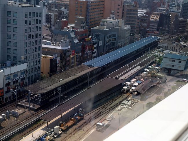 近くに都電が走っていた頃 <br /><br />地元の子供会で貸切 ガヤガヤ賑やかな写生会なとの思いで多い<br /><br />都営交通、、是非 見たくて 残念ながら 撮影禁止でしたので<br /><br />許されている所のみご紹介いたします。<br /><br />江戸東京博物館<br />http://www.edo-tokyo-museum.or.jp/<br /><br />東京都交通局<br />http://www.kotsu.metro.tokyo.jp/<br /><br />撮影禁止の為 展示の説明<br /><br />第一章 明治から大正期<br /> 東京の市内電車<br />第二章 大正中期から昭和初期<br /> 震災の街を走る円太郎馬車 実物展示<br />第三章 終戦直後から昭和30年代<br /> 都電黄金期<br />第四章 昭和30年代から50年代<br /> さよなら 都電<br />第五章 昭和30年代から平成<br /> 都営地下鉄の発展<br />第六章 都営交通のいまとこれから<br />