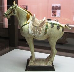 2011夏、愛知県陶磁資料館(3/9)：中国陶磁器(1/3)：唐三彩、加彩
