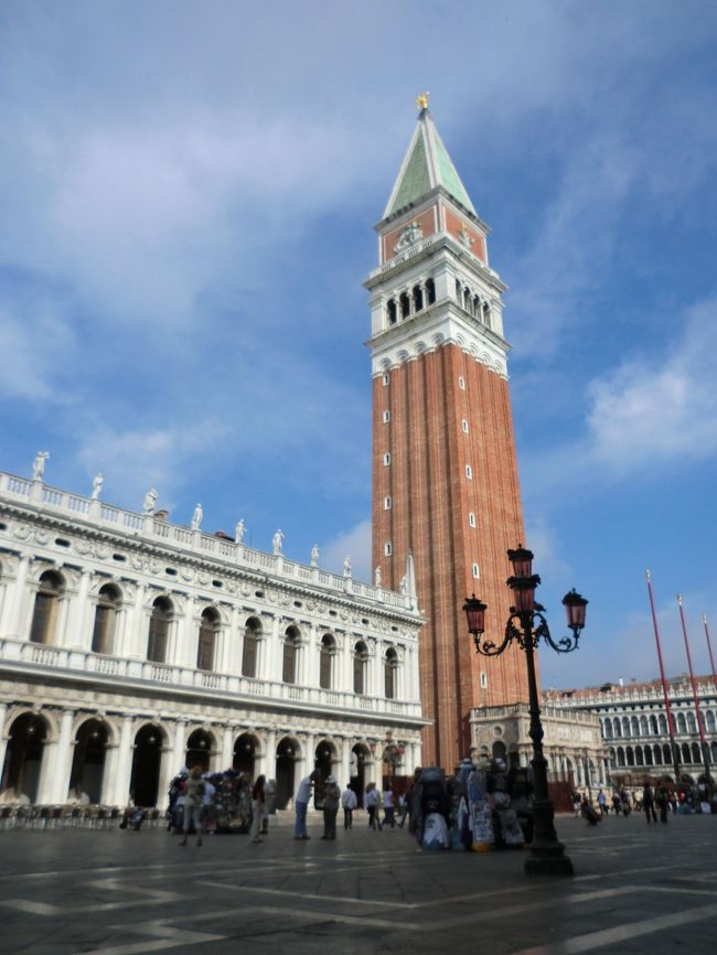 初めてのイタリア旅行。<br />初めての一人旅。<br />ツアー会社は使わず1から10までぜんぶ自分で手配。<br />ネットを駆使して、あちこち予約しまくりました★<br /><br /><br />【日程】<br /><br />関西空港発ドバイ EK317 10時間30分<br />2011/6/2 23:35 - 05:05(ドバイ時間)<br />ドバイ発ミラノ・マルペンサ EK093 6時間40分<br />2011/6/3 09:05 - 13:45(イタリア時間)<br />・エミレーツ航空HPより予約<br /> <br /><br /><br />◆ミラノ2泊<br />ディカヴァリエリホテル<br />・エクスペディアより予約<br /><br />★チェナコロヴィンチアーノ(最後の晩餐)<br />2011/6/3 18:45~<br />・公式VIVAチケットサイトより予約<br /><br />ミラノ・チェントラーレ駅 - ベネチア・サンタルチア駅<br />2011/6/5 11:35 - 14:10<br />・トレニタリアHPより予約<br /><br />◆ベネチア3泊<br />ホテルベルシートベルリーノ<br />・booking.comより予約<br /><br />◇ヴェローナへ日帰り観光◇<br />2011/6/7 08:58 - 10:03<br />ベネチア・サンタルチア駅 - ヴェローナ・ポルタヌォーバ駅<br />2011/6/7 14:29 - 15:40<br />ヴェローナ・ポルタヌォーバ駅 - ベネチア・サンタルチア駅<br />・トレニタリアHPより予約<br /><br />★バルバリゴ宮殿オペラ ラ・トラヴィアータ(椿姫)<br />2011/06/07 20:30~<br />classictic.comより予約<br /><br /><br /><br />ベネチア・マルコポーロ発ドバイ EK136 5時間50分<br />2011/6/8 15:45 - 23:35(ドバイ時間)<br />ドバイ発関西空港行き EK316 9時間10分<br />2011/6/9 03:00 - 17:10(日本時間)<br />・エミレーツ航空HPより予約<br /><br /><br />