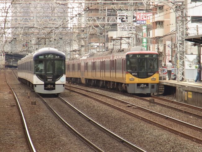 平日の朝、京阪電車では上下線で１時間に７０本くらい走る時間帯があります。私は沿線住民ではないので、休日ダイヤの姿しか見たことがありません。<br /><br />息子に電車がワンサカやってくる場面を見せてあげたくて、夏休み期間に土居駅まで行ってきました。