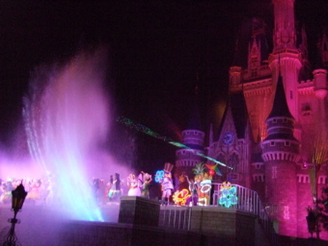 夏のディズニーランド！2010年8月23日。<br />夏季限定の水祭！<br />Cool The Heat～Electrical Parade～Mid Summer Night Panic。<br />Night time2 in DisneyLAND<br /><br />presents by <br />■http://idolhappiness.web.fc2.com/hoppy.html<br />