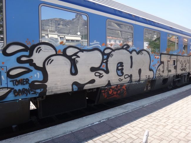 ギリシャの電車も楽しいです。写真はアテネからカランバカに行くときに乗った国鉄。