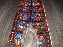 世界的な大聖堂があるブールジュ。13世紀に作られたオリジナルステンドグラスは、時間を忘れて見とれていました。最高でした。