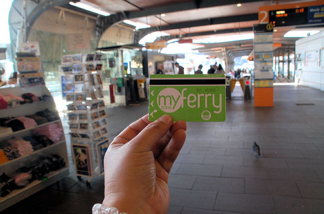 サーキュラーキー(Circular Quay)にある波止場から、フェリーに乗って、ある場所へと向かいました。フェリーの切符を購入すると、my ferryと書かれていました。ちなみに、鉄道の切符には、my trainと書かれていました。<br /><br />なお、このアルバムは、ガンまる日記：my ferry[http://marumi.tea-nifty.com/gammaru/2011/09/my-ferry.html]とリンクしています。詳細については、そちらをご覧くだされば幸いです。