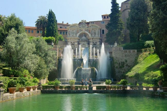 ローマからちょっと足をのばしてティボリ観光へ。。。<br />エステ家別荘の中にある庭園や噴水に癒されてきました。
