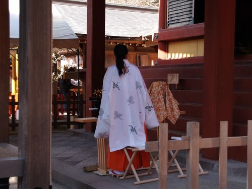 オファー 鶴岡八幡宮 巫女服