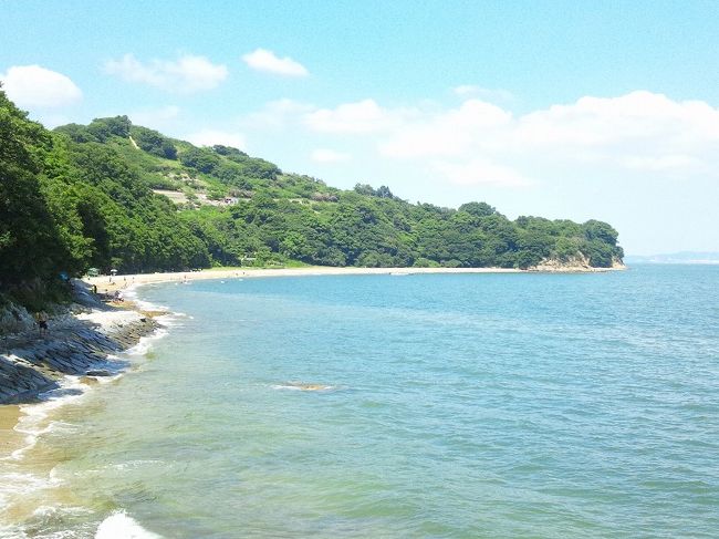 いやぁ、別に湘南で葦簾の君を見たわけでも、江の島が雨に泣いてたわけでもないんですが、先日、ふらりと訪れた湘南・江の島が、やけに心に残ってしまいまして、「あぁ、海がワタクシを呼んでいる」と…<br /><br />ピピピーっ。はい、そこ、「キモいー」とか言わないっ！ワタクシ、もうおっつぁんですが、夏は思いっきり夏らしく過ごしたいのです。おっつぁんは真剣なのです（笑）。<br /><br />さて、そんなbamoさんのビーチでの楽しみ方ってどんな感じなのでしょうか。気になりますねえ。え、気にならない（涙）？<br /><br />ま、いいや。「キモー」とか思いながらさらさらーっとこの下を読み進めれば、案外カンタンにわかっちゃう話ですので。<br /><br />ちなみに、今回は比較的短編ですから、お時間のない方にもオススメです。どっひゃー。<br /><br /><br /><br /><br /><br /><br /><br />