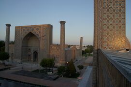 20110730-0730  サマルカンド  早朝のレギスタン広場、夜のグリ・アミール廟