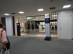 成田国際空港 ANAラウンジ 第4サテライト (驚きの満席状態)