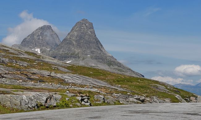 2011.7ノルウエーフィヨルド地帯1300ｋｍドライブ12-Trollstingen(トロルのはしご段）1，Andalsnes