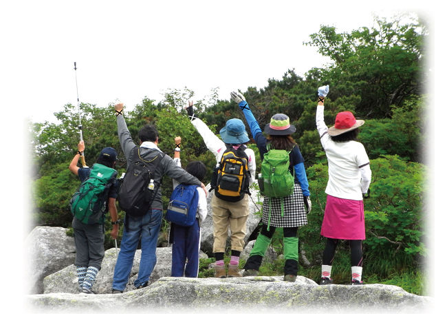 なぜか私の母、そして妹家族が憧れた山、木曽駒ヶ岳。<br />昨年登る予定が、前日にドタキャンになり<br />今回やっと念願が叶い登ってきました。<br />総勢7名のパーティです。<br /><br /><br />私と甥っ子が頂上山荘でテン泊。<br />その他は、ななんと高級旅館「二人静」へ。<br /><br />どっちが、いいか。そりゃ〜どっちもいいよね。<br />比べられません。<br />来年も行こう！とみんなで話していたけど、<br />さて、テン泊するかなぁ〜？<br />