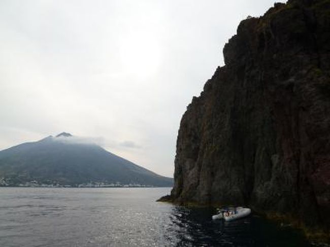 １６日間の美食とビーチバカンスのシチリア ｖｏｌ２５ 第４日目午後 エオリエ諸島 パナレア島 Panarea とストロンボリ島 Stromboli ストロンボリツアー パナレアのプクプクと美しい洞窟 ストロンボリッキオ観光 エオリア諸島 イタリア の旅行記 ブログ By