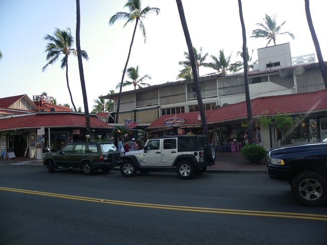 ハワイ島１泊目は、カイルアコナにある「キング カメハメハズ コナ ビーチ ホテル（King Kamehameha&#39;s Kona Beach Hotel）」に泊まりましたが、その滞在中にカイルアコナの街を散策したり周辺をドライブしたりしました。<br /><br />『“BIG ISLAND”ハワイ島一周の旅』ダイジェスト版はこちら→http://4travel.jp/traveler/joecool/album/10603045/