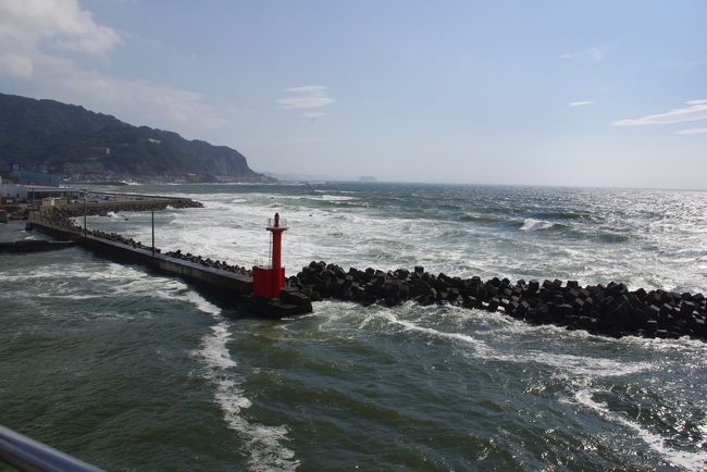 いつも使うアクアラインではなく東京湾フェリーに乗って館山→湘南→箱根へと海を見ながらドライブを楽しみたいと思います<br />今回テーマは<br />・海沿いのゴルフ場で早朝ゴルフを楽しむ<br />・フェリーで房総半島から三浦半島へ移動<br />・湘南の海沿いの道を楽しむ<br />・箱根の彫刻の森美術館に行ってみる<br />の４つです