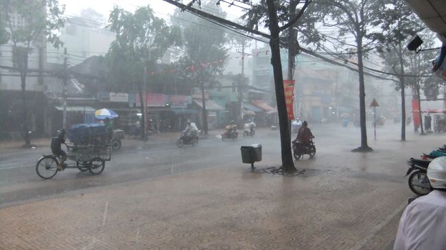 ベトナム旅行記 2-4 どしゃ降りのチョロンで雨宿り
