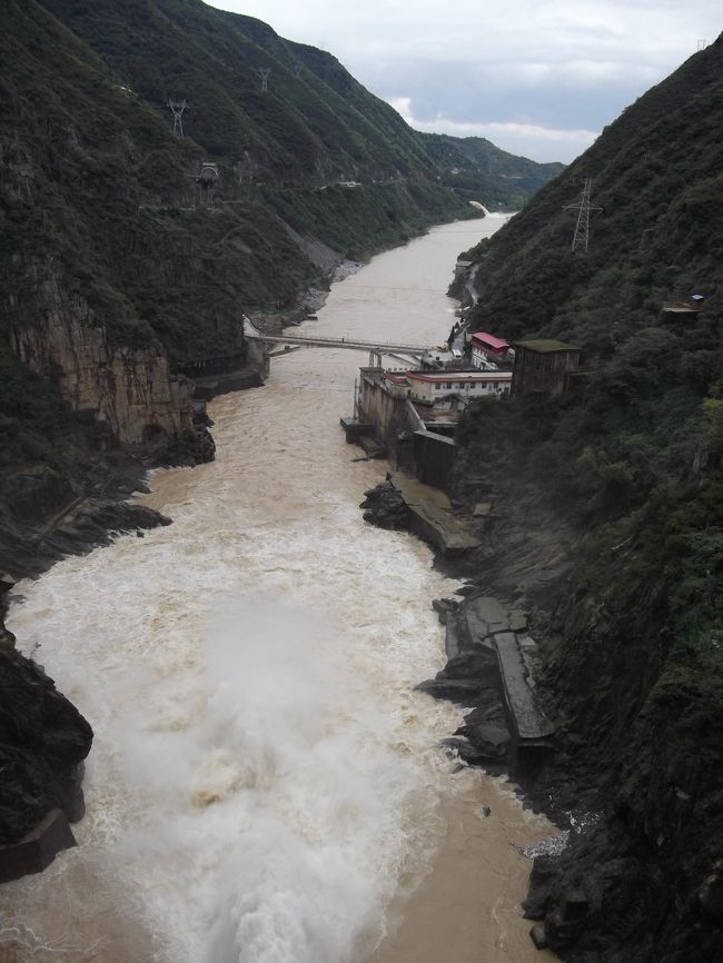 三国志にその名を残す漢中。<br />漢中は、魏の曹操と蜀の劉備が争った地。<br />また、諸葛亮が北伐の拠点とした地でもある。<br />さらに歴史を遡れば韓信が漢中から褒谷道を通り散関（現在の宝鶏）へ攻め上った。<br /><br />歴史的にはいろいろある町だが、その名残はどれくらい残っているでしょう。。。。<br /><br /><br />1週間の旅の概要<br />9/18茨城→上海<br />9/19上海→重慶→<br />9/20（車中泊）→漢中→広元<br />9/21広元→剣門関→普安→広元<br />9/22広元→陽平関→<br />9/23（車中泊）→成都→大足<br />9/24大足→重慶→上海<br />9/25上海→茨城 <br /><br />