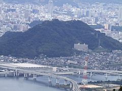 Solitary Journey ［952］ 標高５９３ｍ‘絵下山’山頂から＜広島市街や広島湾に浮かぶ島々を望む＞広島県安芸区