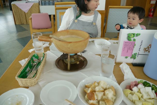 １歳８ヶ月の息子を連れ、岡山県の蒜山高原まで遊びにいってきました。<br />ジャージーランドでチーズフォンデュを堪能し、道の駅のお野菜に感動し、蒜山やきそばに舌鼓。<br />食べ物ばっかりですが、とても楽しめました♪<br />子連れで行く岡山蒜山高原～チーズフォンデュと地元野菜に感動～<br />