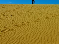 山陰-11　鳥取砂丘：馬の背に登ってみる日本海　☆残暑の砂に囲まれて
