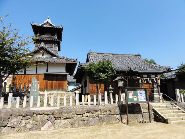 柏原（かいばら）は兵庫県の篠山のちょい北にあります。<br />織田信長の弟でお市の兄の信包（のぶかね）が初代藩主と織田家ゆかりの地であります。<br /><br />信包は大河ドラマ「江」で小林隆が演じてましたが、お市と３姉妹が小谷城を攻め滅ぼされた後に預かった人です。<br /><br />信包の血筋は３代で途絶え、一時天領となりますが、宇陀松山の織田家がお家騒動の結果、ここに移され、明治維新まで織田家がこの地の藩主でした。　　　