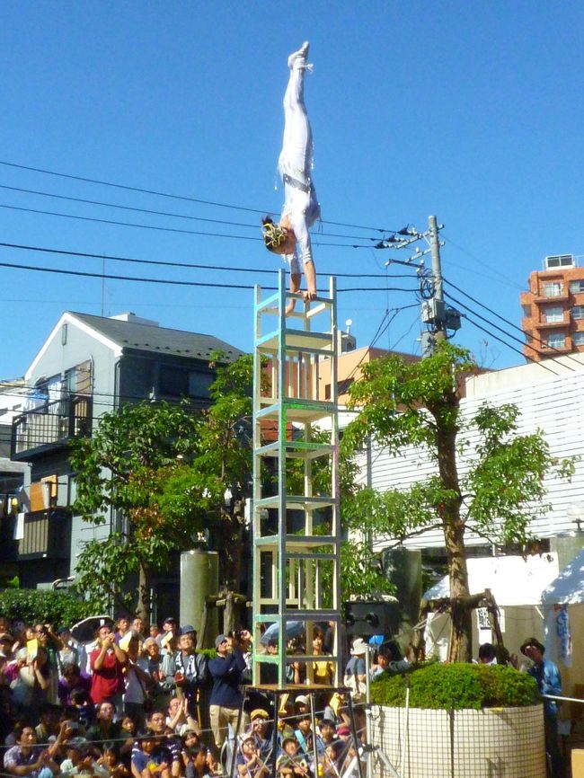 三茶de大道芸　日常を忘れ、明るく心から楽しめる大道芸を見に行って来ました。<br />雨模様の予想の天気も晴れて、楽しむことが出来ました。中でも中国雑技芸術団は素晴らしく感動モノでした。