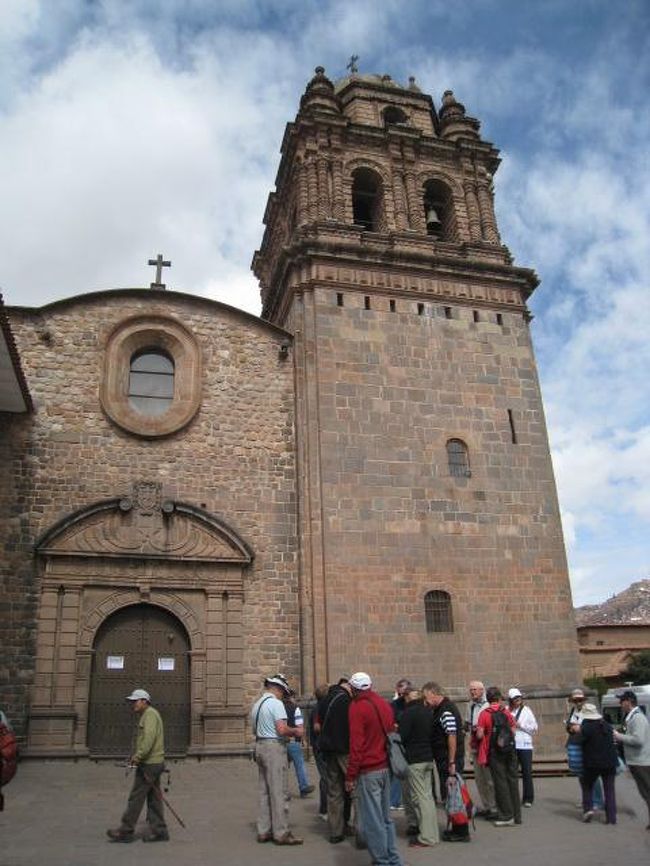 クスコの市内観光です。<br />カテドラル、ラ・コンパニーア・デ・ヘスス教会、サント・ドミンゴ教会を観光して、オリャンタイタンボへ移動です。<br />約１００ｋｍ・・・バスでの移動。やはり遠いですね。