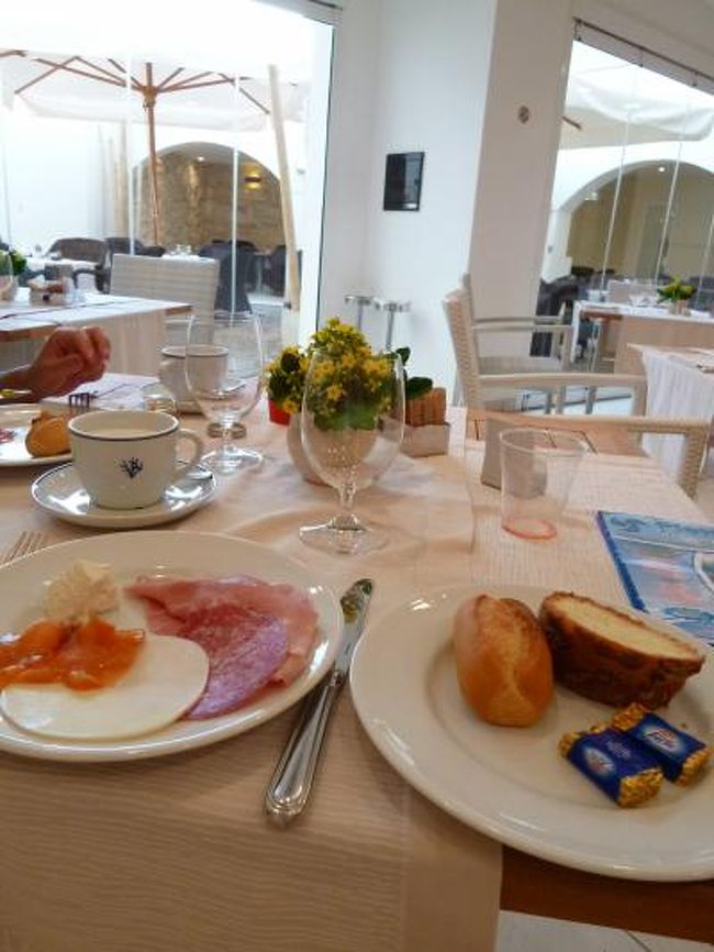 １６日間の美食とビーチバカンスのシチリア！Ｖｏｌ６２（第１０日目朝）　☆エガディ諸島：ファヴィニアーナ島（Favignana）　ファヴィニアーナのホテル「Tempo Di Mare」の素敵な朝を迎えて♪
