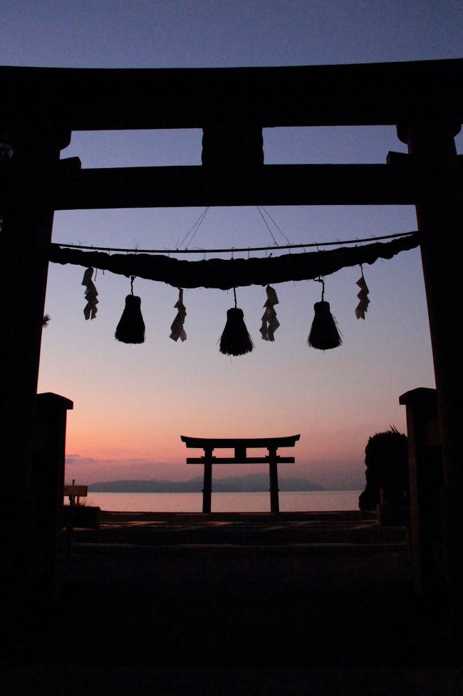 そろそろ琵琶湖に建つ白髭神社の大鳥居の間から日が昇る頃？と思い高島へ。<br />残念ながらちょいずれでしたが、綺麗な日の出に清々しい朝を迎えました。<br /><br />せっかく高島まで来たのでぐるっと湖西から湖北へ寄り道しながらまわります。<br /><br /><br />道の駅/藤樹の里あどがわ→白髭神社→道の駅/しんあさひ風車村→玉泉寺→丸八百貨店→道の駅/くつき新本陣→今津ヴォーリズ資料館→メタセコイヤの並木道→道の駅/マキノ追坂峠→海津港→余呉湖→守山天然温泉　ほたるの湯→帰宅