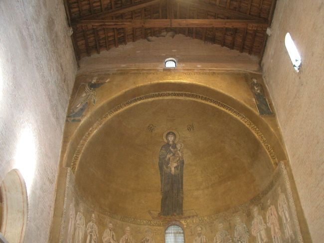ヴェネチア発祥の地といわれるトルチェッロ島。ここに初期キリスト教建築様式の教会があり、なかのモザイック壁画が必見とのことで、行って来ました。静かな島で、初期キリスト教の作品を見ることが出来ました。キリスト教とその芸術の歴史は深く・広く根付いています。