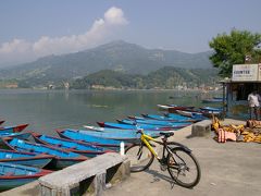 自転車借りて・デヴィズフォール・洞窟・チベット村・・ポカラ～ネパール・タイ旅行四日目・2011年10月18日