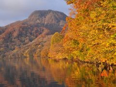 秋の十和田湖畔