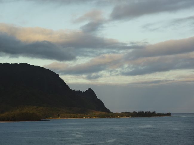 オアフ島、ハワイ島は何度か訪れましたが一度訪れてみたかったガーデンアイランドカウアイ島。<br />島の自然のように素朴で人々がやさしい島でまた訪れたいと思える島です。<br />今回は両親の結婚45周年記念旅行なので両親の希望であるカウアイ島のセントレジスに9日滞在です。このホテルは人も温かくほんとうのアロハのおもてなしで最高の滞在になりました。<br /><br />プリンスヴィルは幸せな氣が流れている場所だそうですホテルのスタッフのみなさんが言っていました。<br />その氣に包まれるように幸せな気分に浸れました。<br /><br />10日目から帰国までです。<br /><br />