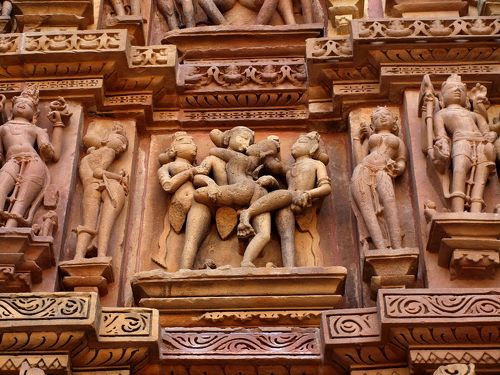 インド　カジュラホ遺跡　仏像 約30cm インド カジュラホ遺跡 仏像 約30cm 世界遺産】エロティックな彫刻