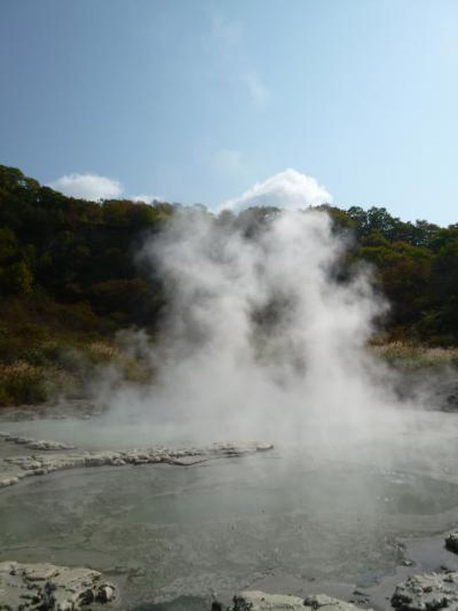 初秋の北海道旅行♪登別温泉と洞爺湖めぐり　Ｖｏｌ９（第２日目午前）　☆登別温泉：紅葉の「奥の湯」・「大湯沼」・「日和山」を優雅に鑑賞♪