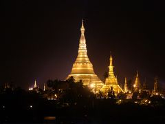 ミャンマー紀行（１）　ヤンゴンの夜に光輝く黄金のパゴダ、シュエダゴォン・パヤー