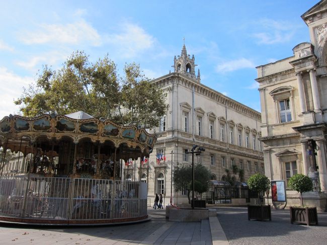 5月のフランスの旅がとても良かったので、今回もフランスにしようと思ったが、気温が暖かい南仏とスペインを選んだ。<br /><br />10月21日～28日　プロヴァンス<br />28日～29日　　　トゥールーズ<br />29日　　　　　　ポー・ルルド<br />30日　　　　　　ガヴァルニー<br />31日～11月1日　 カルカソンヌ<br />1日～2日　　　　ペルピニャン<br />2日　　　　　　 フィゲラス<br />2日～6日　　　　バルセロナ<br /><br />その日は前日の疲れで、なかなか起きられず、ホテルからもなかなか出られなかった。体力が回復するまでホテルでのんびりしたかったが、その日はプロヴァンスの最後の日で勿体無いと思い、アヴィニョンに出かけた。でも、ランチの後はもう限界だったので、ちょっと観光して、ホテルに戻った。なので、ほとんどアヴィニョンを満喫できなかった(ToT)/~~~