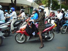 初めてのホーチミン (ベトナム・カンボジア・マレーシア・シンガポール・インドネシア 16日間の旅 4) ホーチミンのいかしたバイク姉さん!