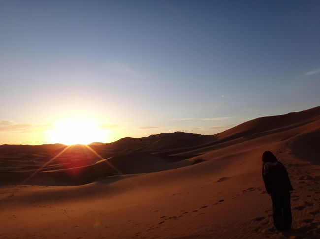 サハラ砂漠をみる<br /><br />素晴らしい景色でした。