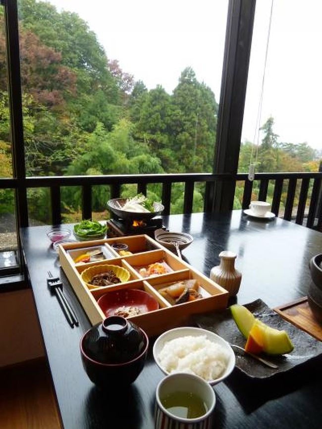 美しい秋の会津若松を楽しむ旅♪　Ｖｏｌ８（第２日目朝）　☆東山温泉「はなれ松島閣」のスイートルーム「月の間」で朝食を頂く♪