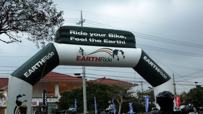 父親が毎年石垣島で開催される「アースライド<br />(http://www.earth-ride.jp/index.php）<br />」という自転車レースに出るとのことで、<br />関係ないけど、宮崎とわりかし近くにいる自分も、応援がてら見に行くことへ！<br /><br />で、今回のもう一つの目的は、<br /><br />来年の2月から行くヨーロッパ周遊旅行の予行練習。<br /><br />何の練習かというと、「即日、旅行記アップ！！」<br /><br />今までは旅行記アップまでに数週間〜一年を有していた自分ですが、<br />一か月の周遊旅行、しかも直後に新社会人となると、<br />絶対に旅行記が完成しないので、<br />ノートＰＣと宿の無線ＬＡＮを駆使して、宿でその日のうちの旅行記をアップしてみます！<br /><br />めんどくさがりな自分だけど、できるかどうか・・・