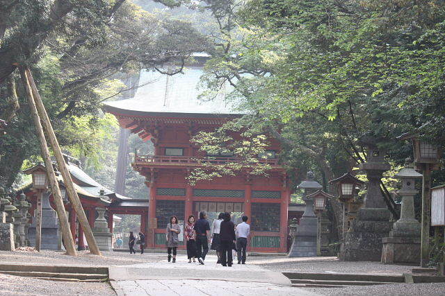 ローカルな茨城百景石碑巡りの旅をしてきました。<br />今回は、隣町の鹿嶋市の「鹿島神宮景勝地編」です。<br /><br />表紙写真は、日本三大楼門の一つ鹿島神宮の楼門です。<br /><br />※ 2015.05.07 位置情報登録