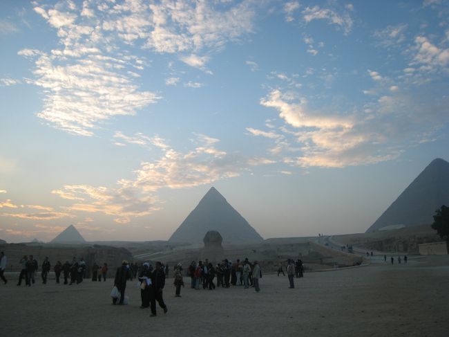 エジプト旅行１日目はカイロからギザへ向かいます。