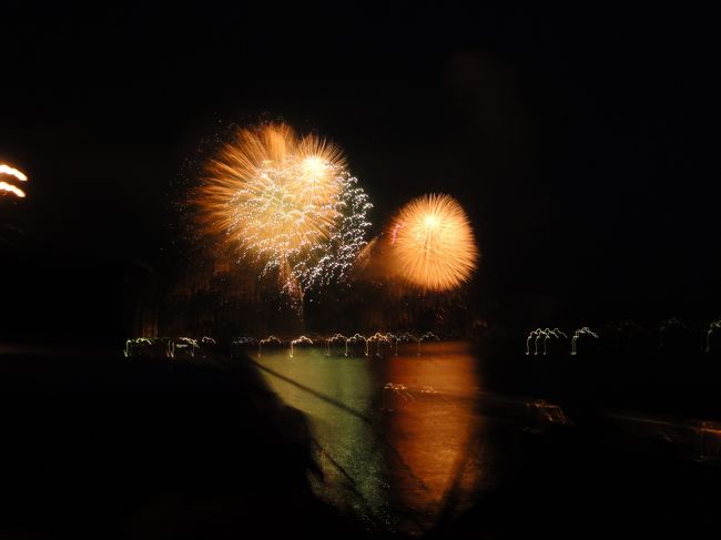 友人と４人で毎年花火大会めぐり<br />今回は柏崎の花火を船上から見学です
