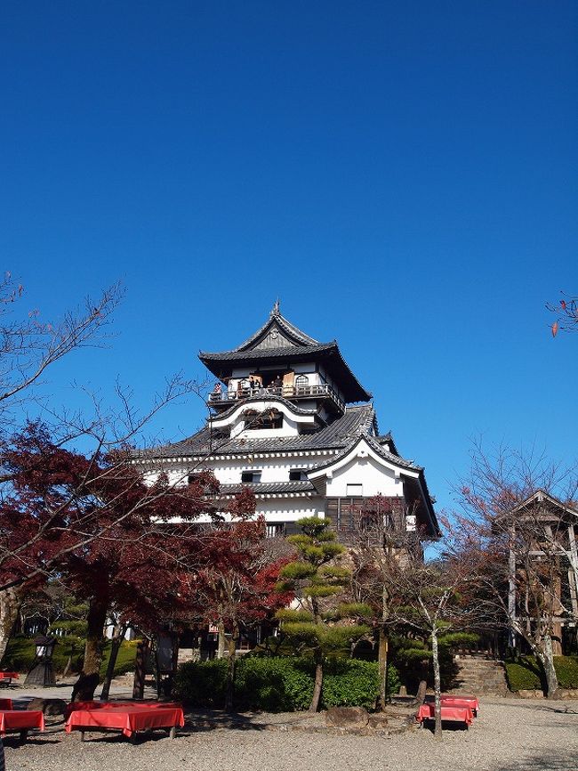 ぶらり日本の城めぐりその３１＜秋色の犬山城＞と犬山ローレライ麦酒館で麦酒飲み比べの旅