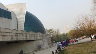 27日曜午後こちらも改装を要すると思える天津自然博物館