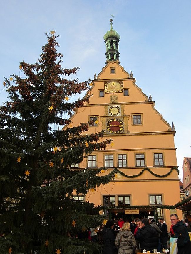 ７年ほど前学生だった娘と一緒にドイツへ行った時は<br />丁度クリスマスで店は殆ど閉まっており<br />ウィンドショッピングしかできず<br />クリスマス市もあまり愉しめなかった<br />びっくりヨーロッパでしたので<br />再チャレンジ<br />おとぎの国のようなローテンブルクは<br />そこにいるだけでも幸せ・・。<br />前回２４日に到着してクリスマス市が終わってしまった<br />ニュルンベルグのクリスマス市も素敵<br />ソーセージはおいしい！<br />ビールも本場はおいし！？<br />楽しい思い出が出来たそうです。<br />娘のまた行きたいドイツ旅行より
