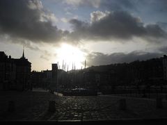 ●ツアーでフランスを巡る⑪ 木の教会と港町、オンフルールを散歩●