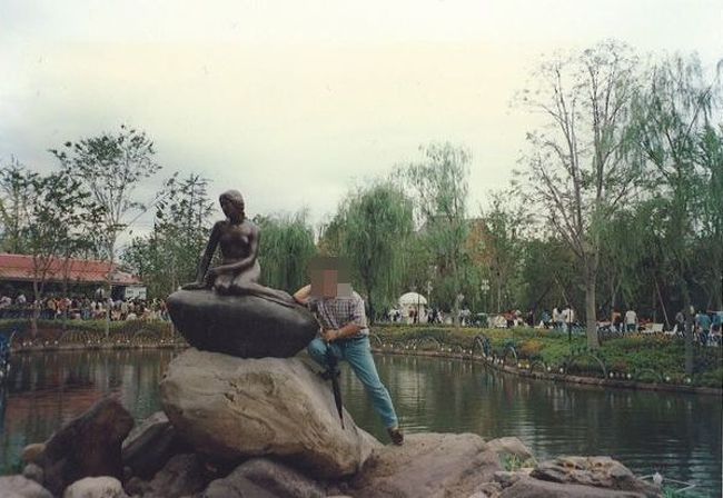 1980年代後半から1990年代前半にかけて、<br /><br />日本全国でテーマパークが建設されました。<br /><br />その多くが現在は廃園となっていますが、今回は1997年9月に訪れた<br /><br />岡山県の「倉敷チボリ公園」をご紹介します。<br /><br />「今は亡き」シリーズのテーマパーク編です。<br /><br /><br />★「今は亡き」シリーズ<br /><br />元祖トロッコ列車「清涼しまんと号」(高知)　　<br />http://4travel.jp/travelogue/10578328<br />変な駅名「福井鉄道 福井新＆武生新」(福井)<br />http://4travel.jp/traveler/satorumo/album/10416028/<br />寝台列車「北陸」（石川)<br />http://4travel.jp/traveler/satorumo/album/10425377/<br />日本一長い駅名「ルイス・C.ティファニー庭園美術館駅」（島根)<br />http://4travel.jp/traveler/satorumo/album/10520280/<br />大分ホーバークラフト（大分)<br />http://4travel.jp/traveler/satorumo/album/10521685/<br />チンチンバス(京都)<br />http://4travel.jp/traveler/satorumo/album/10528694/<br />島原鉄道「観光トロッコ列車」（長崎)<br />http://4travel.jp/traveler/satorumo/album/10534130<br />ＪＲ九州「あそ1962」（熊本)<br />http://4travel.jp/traveler/satorumo/album/10521975/<br />ＪＲ九州「ゆふＤＸ」（大分)<br />http://4travel.jp/traveler/satorumo/album/10557938/<br />グリュック王国（北海道)<br />http://4travel.jp/traveler/satorumo/album/10568982<br />カナディアンワールド（北海道)<br />http://4travel.jp/travelogue/10569427<br />ファンタジードーム(北海道)<br />http://4travel.jp/travelogue/10569782<br />ルネスかなざわ（石川)<br />http://4travel.jp/traveler/satorumo/album/10578273/<br />アリバシティ神戸（兵庫)<br />http://4travel.jp/traveler/satorumo/album/10595994/<br />長良川鉄道トロッコ列車（岐阜)<br />http://4travel.jp/traveler/satorumo/album/10620569/<br />ウエスタン村(栃木)<br />http://4travel.jp/traveler/satorumo/album/10578347/<br />倉敷チボリ公園(岡山)<br />http://4travel.jp/traveler/satorumo/album/10627690<br />「グランドひかり」の食堂車<br />http://4travel.jp/traveler/satorumo/album/10637317/<br />リーガアクアガーデン＆レオマワールド（愛媛＆香川)<br />http://4travel.jp/traveler/satorumo/album/10658665/<br />利尻・お座敷車＆サロベツトロッコ号（北海道)<br />http://4travel.jp/travelogue/10583272<br />TORO-Q列車（大分)<br />http://4travel.jp/traveler/satorumo/album/10644889/<br />きのくにシーサイド（和歌山）<br />http://4travel.jp/traveler/satorumo/album/10667160/<br />天竜浜名湖鉄道「トロッコそよかぜ」(静岡）<br />http://4travel.jp/travelogue/10671012<br />原生花園スタンディングトレイン（北海道)<br />http://4travel.jp/travelogue/10534497<br />シーボルト号＆九州グリーン豪遊券（長崎)<br />http://4travel.jp/travelogue/10587841<br />瀬戸内おさんぽ号＆下関ふくフク号（広島＆山口)<br />http://4travel.jp/travelogue/10560785<br />赤川仮橋(大阪）<br />http://4travel.jp/travelogue/10465150<br />新緑山寺御開帳号（宮城＆山形）<br />http://4travel.jp/traveler/satorumo/album/10783633/<br />ＪＲ北海道「ＤＭＶ（デュアル・モード・ビークル）」(北海道)<br />http://4travel.jp/travelogue/10462428　　　<br />JR東日本「レトロ奥久慈号」(茨城)<br />http://4travel.jp/travelogue/10521494<br />JR東日本「いわて・平泉文化遺産号」(岩手)　<br />http://4travel.jp/travelogue/10590418<br />珈琲園ぶらじる(東京)<br />http://4travel.jp/travelogue/10683513<br />JR西日本「トワイライトエクスプレス」(北海道＆新潟)<br />http://4travel.jp/travelogue/10982824<br />JR東日本&amp;北海道「北斗星」<br />http://4travel.jp/travelogue/10431439<br />JR東海「そよ風トレイン１１７」(愛知＆静岡)<br />http://4travel.jp/travelogue/10492138<br />あくねツーリングSTAYtion(鹿児島)<br />http://4travel.jp/travelogue/10827924<br />PPAP CAFE　(東京)<br />http://4travel.jp/travelogue/11200572<br />