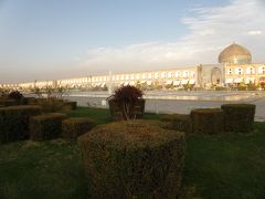 IRAN 3 Esfahan エマーム広場のモスクと宮殿､絨毯屋で昼食､街歩き